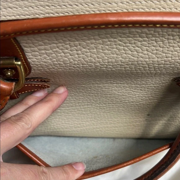 Dooney & Bourke Vintage Cream and Brown Shoulder Bag and Matching Wallet - Picture 5 of 16